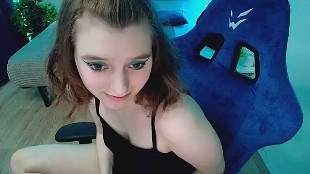 Snapshot of CranberryHot chatting on June 17, 2026, 3:55 pm CranberryHot online show from June 17, 2026, 3:55 pm