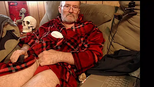 snickers1 online show from October 26, 2025, 1:33 pm