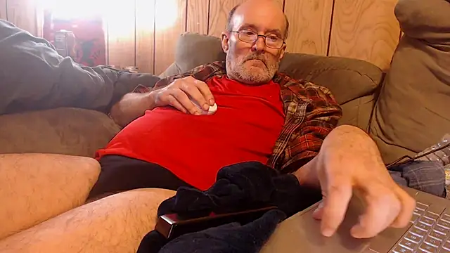 Snapshot of snickers1 chatting on April 7, 2026, 1:35 pm snickers1 online show from April 7, 2026, 1:35 pm