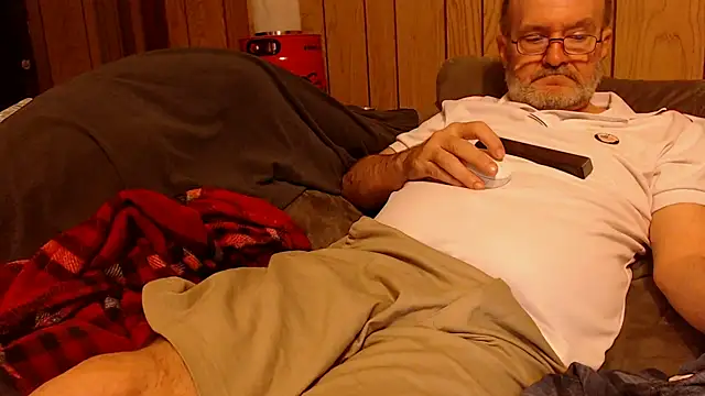 Snapshot of snickers1 chatting on April 10, 2026, 10:33 am snickers1 online show from April 10, 2026, 10:33 am