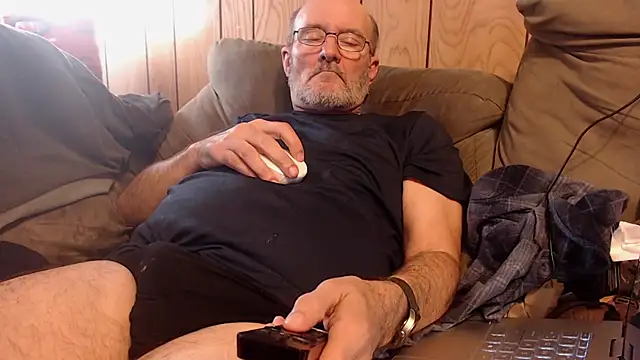 Snapshot of snickers1 chatting on April 12, 2026, 2:09 pm snickers1 online show from April 12, 2026, 2:09 pm