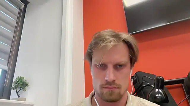 Snapshot of fmodel chatting on March 11, 2026, 3:06 pm fmodel online show from March 11, 2026, 3:06 pm