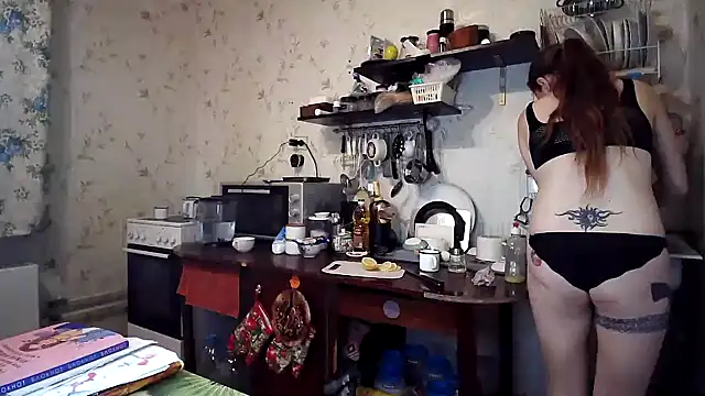 mimimi28 online show from February 6, 2026, 2:46 pm