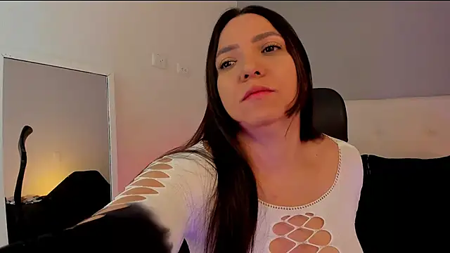 Snapshot of NataliaBuiles chatting on February 19, 2026, 11:18 am NataliaBuiles online show from February 19, 2026, 11:18 am