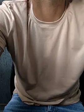 Snapshot of Leo_Big chatting on October 13, 2025, 4:30 pm Leo Big online show from October 13, 2025, 4:30 pm