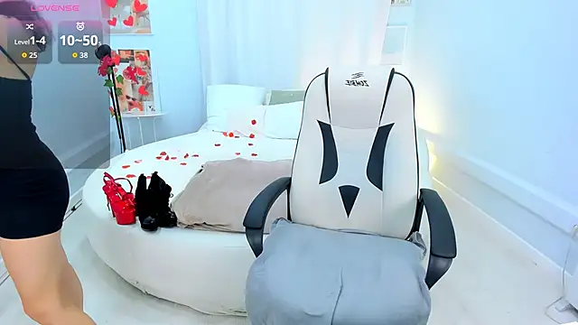 Snapshot of HelenaRegal chatting on February 17, 2026, 2:03 pm HelenaRegal online show from February 17, 2026, 2:03 pm