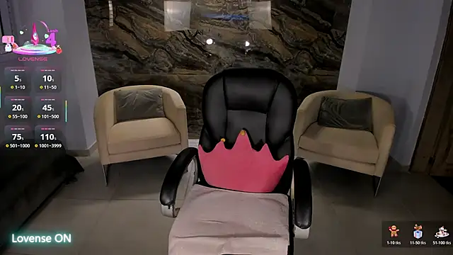 Snapshot of DannieSmith1 chatting on December 3, 2025, 11:04 pm DannieSmith1 online show from December 3, 2025, 11:04 pm