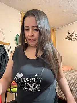 Snapshot of latinfemale chatting on June 25, 2026, 10:37 pm latinfemale online show from June 25, 2026, 10:37 pm