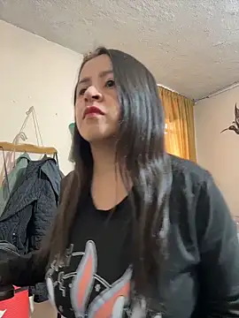 latinfemale online show from May 5, 2026, 9:29 pm
