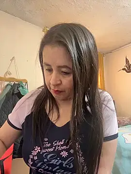latinfemale online show from April 24, 2026, 8:55 pm