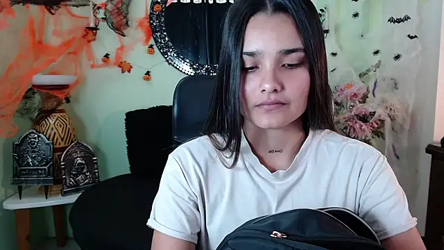 DestinyHills online show from October 8, 2025, 12:07 pm