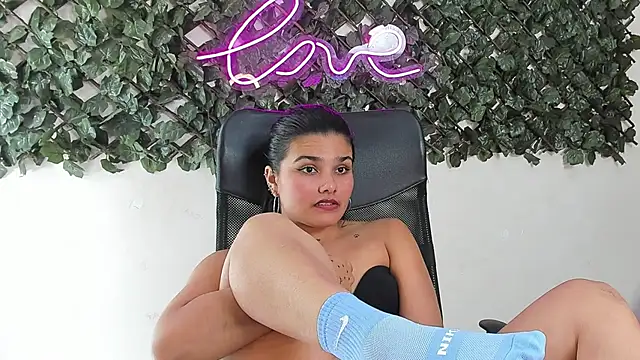 DestinyHills online show from July 28, 2026, 8:52 pm