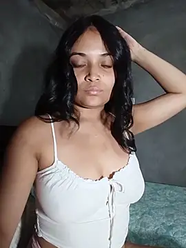  Estrellita  online show from May 12, 2026, 4:46 pm