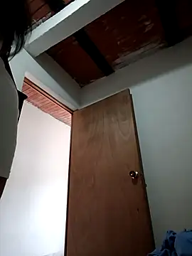 Snapshot of _Estrellita_ chatting on October 18, 2025, 7:05 pm Estrellita online show from October 18, 2025, 7:05 pm