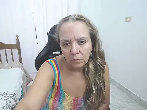 yeslluisa online show from April 21, 2026, 8:37 pm