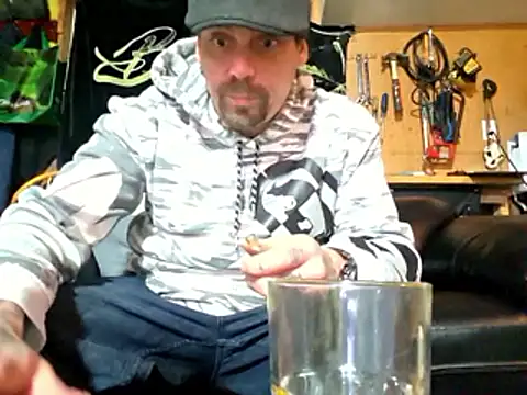 Snapshot of canadacockinme chatting on October 27, 2025, 11:22 am canadacockinme online show from October 27, 2025, 11:22 am