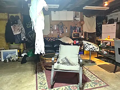 Snapshot of canadacockinme chatting on October 6, 2025, 4:35 am canadacockinme online show from October 6, 2025, 4:35 am