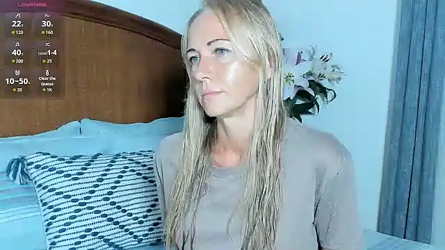 Snapshot of Christine_35 chatting on June 10, 2026, 10:49 am Christine 35 online show from June 10, 2026, 10:49 am