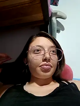 Snapshot of linda-schmidt chatting on June 5, 2026, 1:32 am linda-schmidt online show from June 5, 2026, 1:32 am