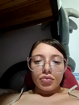 Snapshot of linda-schmidt chatting on July 6, 2026, 2:29 am linda-schmidt online show from July 6, 2026, 2:29 am