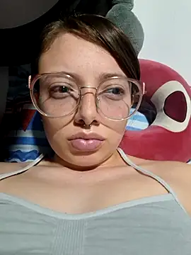 Snapshot of linda-schmidt chatting on July 5, 2026, 4:19 am linda-schmidt online show from July 5, 2026, 4:19 am