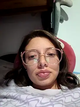 Snapshot of linda-schmidt chatting on June 2, 2026, 2:55 am linda-schmidt online show from June 2, 2026, 2:55 am