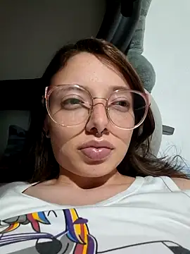 Snapshot of linda-schmidt chatting on June 17, 2026, 3:50 am linda-schmidt online show from June 17, 2026, 3:50 am