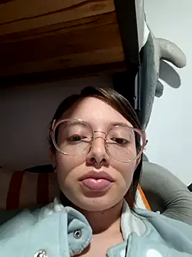 Snapshot of linda-schmidt chatting on August 4, 2026, 1:21 am linda-schmidt online show from August 4, 2026, 1:21 am