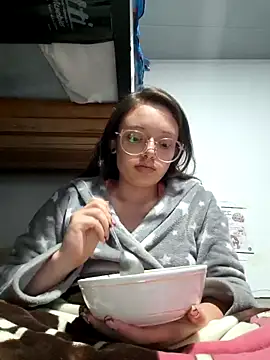 Snapshot of linda-schmidt chatting on June 15, 2026, 12:44 am linda-schmidt online show from June 15, 2026, 12:44 am