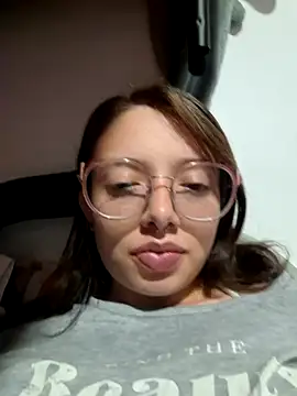 Snapshot of linda-schmidt chatting on July 18, 2026, 4:54 am linda-schmidt online show from July 18, 2026, 4:54 am