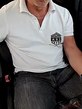 giorgio481510 online show from May 7, 2026, 5:22 am