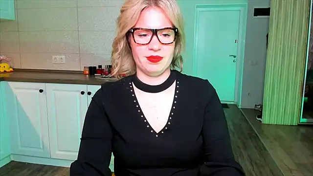 HotTiffani online show from October 8, 2025, 8:27 am