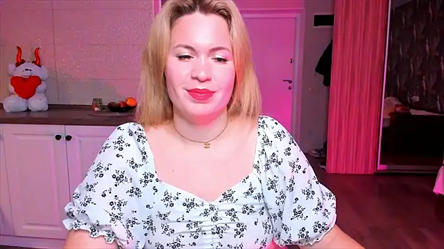 HotTiffani online show from November 8, 2025, 11:14 am