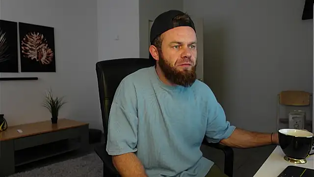 Snapshot of Tommy_Burnz chatting on November 18, 2025, 7:55 am Tommy Burnz online show from November 18, 2025, 7:55 am