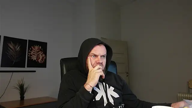 Snapshot of Tommy_Burnz chatting on November 29, 2025, 7:08 am Tommy Burnz online show from November 29, 2025, 7:08 am