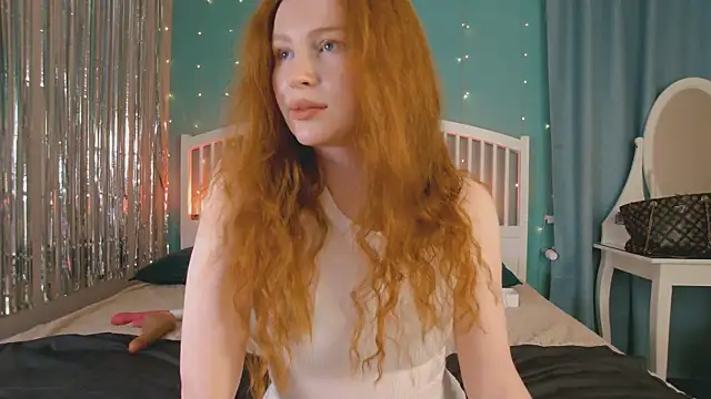 Snapshot of GingerArin chatting on April 8, 2026, 11:44 am GingerArin online show from April 8, 2026, 11:44 am