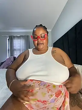 MissLola27 online show from November 4, 2025, 5:55 am