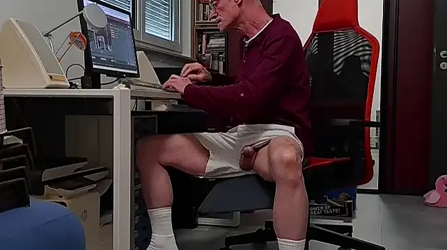 Snapshot of BerndisCam chatting on July 6, 2026, 12:12 pm BerndisCam online show from July 6, 2026, 12:12 pm
