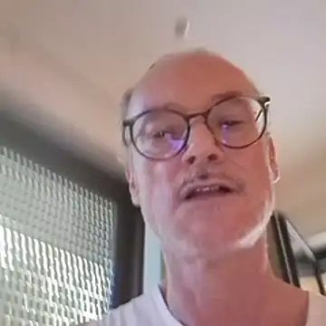 Snapshot of BerndisCam chatting on June 24, 2026, 5:00 pm BerndisCam online show from June 24, 2026, 5:00 pm