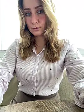 Snapshot of Puzdosia chatting on October 23, 2025, 7:07 am Puzdosia online show from October 23, 2025, 7:07 am