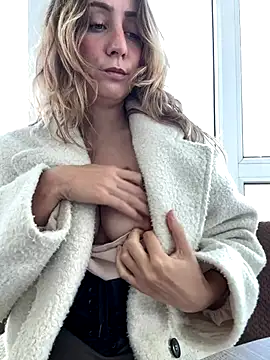 Snapshot of Puzdosia chatting on November 22, 2025, 8:35 am Puzdosia online show from November 22, 2025, 8:35 am