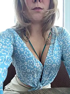 Snapshot of Puzdosia chatting on November 26, 2025, 7:41 am Puzdosia online show from November 26, 2025, 7:41 am