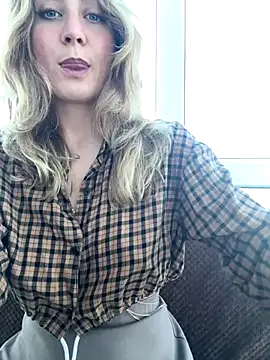 Snapshot of Puzdosia chatting on November 1, 2025, 11:48 am Puzdosia online show from November 1, 2025, 11:48 am