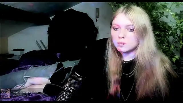 Snapshot of Blacklim00n chatting on March 20, 2025, 9:35 pm Blacklim00n online show from March 20, 2025, 9:35 pm