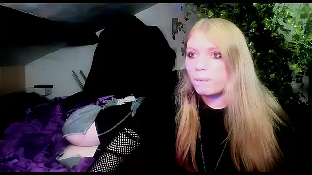 Snapshot of Blacklim00n chatting on March 3, 2025, 10:20 pm Blacklim00n online show from March 3, 2025, 10:20 pm