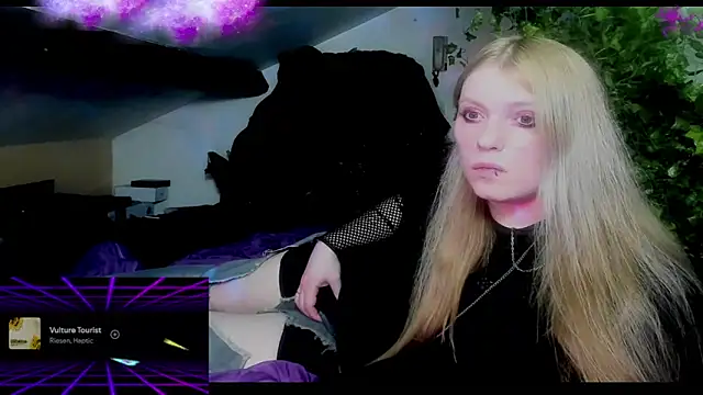 Snapshot of Blacklim00n chatting on December 8, 2024, 10:57 pm Blacklim00n online show from December 8, 2024, 10:57 pm