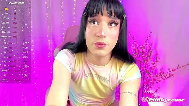 rosseblondee online show from February 17, 2025, 9:43 pm