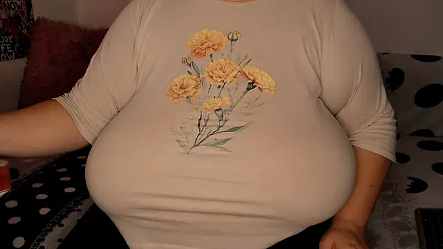 Snapshot of SenzualHotM chatting on November 21, 2025, 1:10 pm SenzualHotM online show from November 21, 2025, 1:10 pm