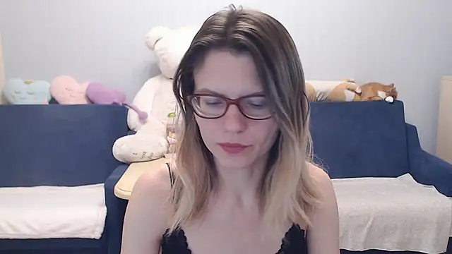 Snapshot of night_is_dark chatting on November 18, 2025, 6:33 pm night is dark online show from November 18, 2025, 6:33 pm