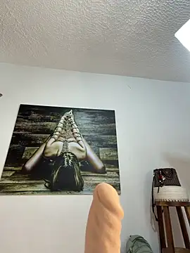 valerie lya online show from February 5, 2026, 8:04 pm